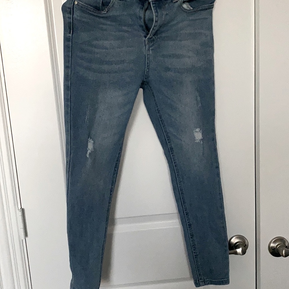 Never worn Size 5